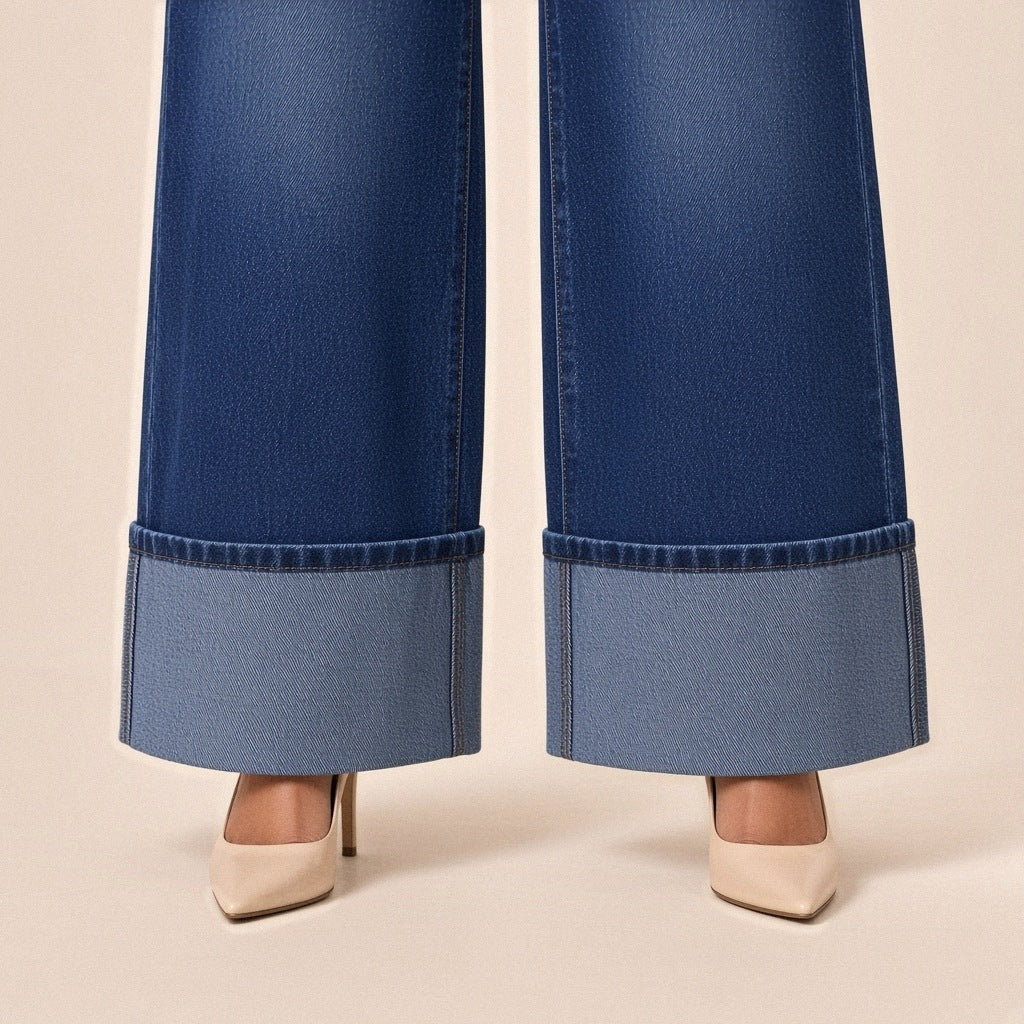 Jean large bleu foncé à grands revers SAKIWE, détail des revers bleu clair