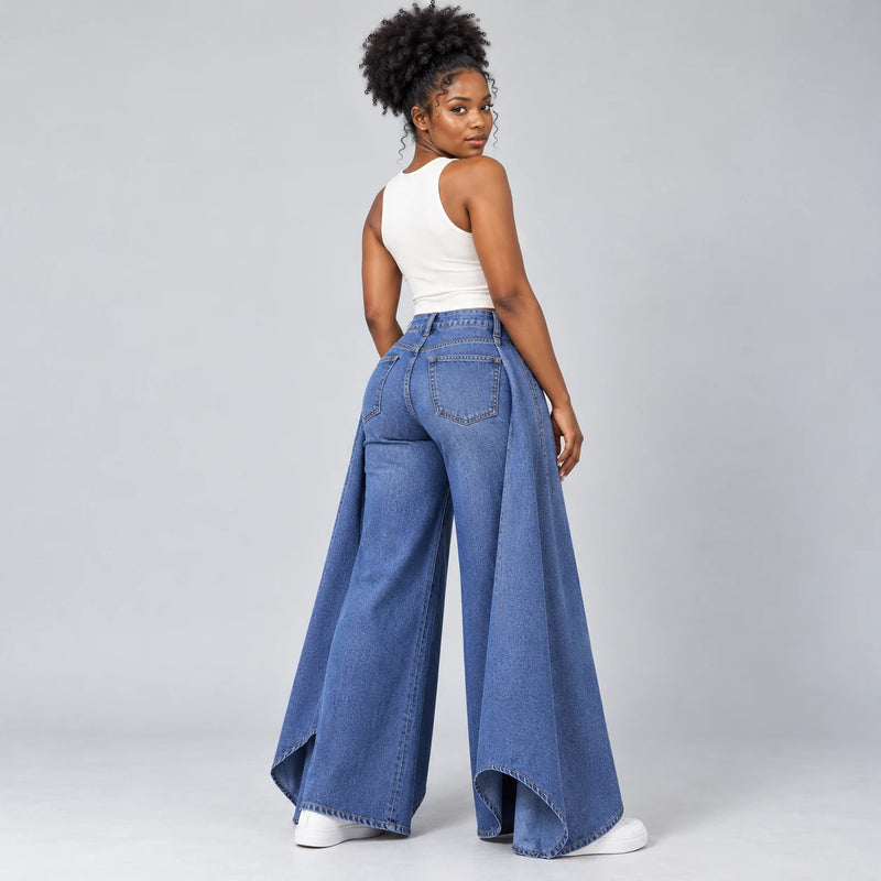 Vue arriére du jean large bleu à jambes et panneaux superposés