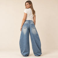 Dos du jean large bleu vintage avec deux poches plaquées
