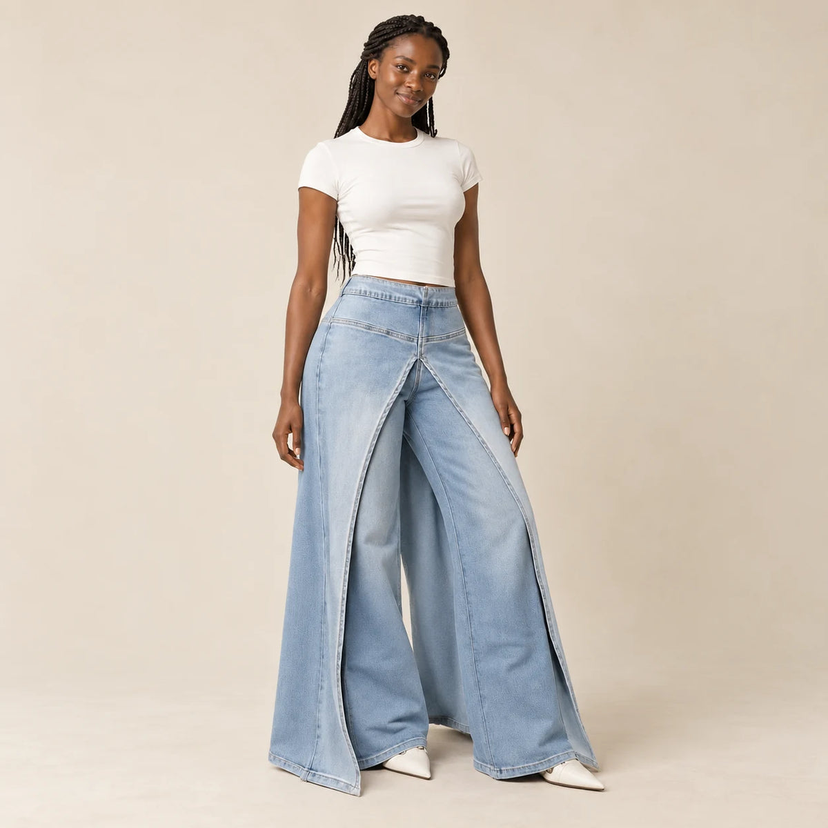 Jean bleu clair à panneaux croisés et jambes larges, vue trois quarts