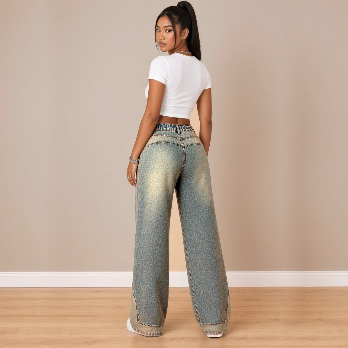 Jean large bleu vintage, vue de dos avec ceinture élastiquée – SAKIWÉ