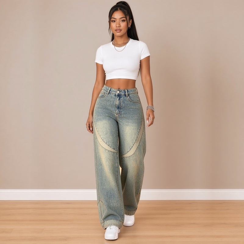 Jean large bleu vintage porté en marchant – SAKIWÉ