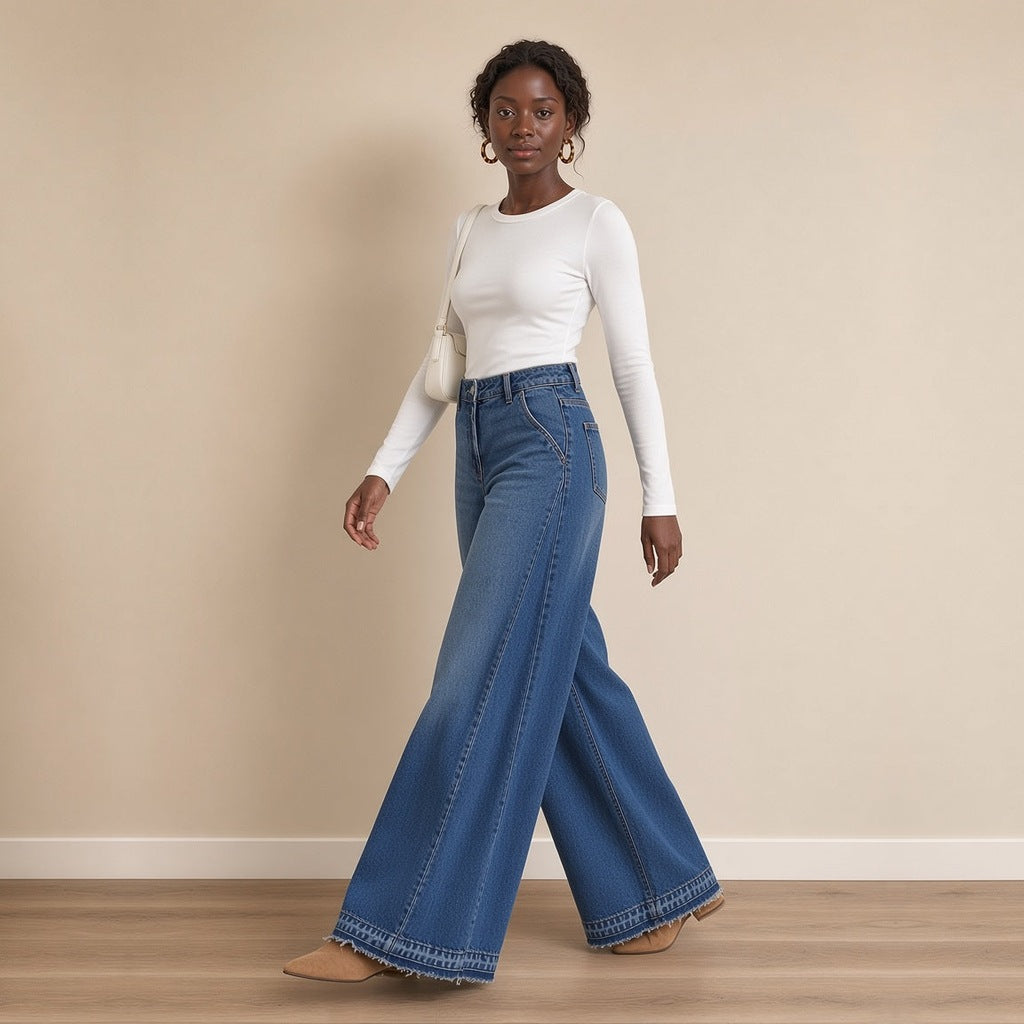 Jean large taille haute à ourlets bruts, de trois-quarts en marchant – SAKIWÉ