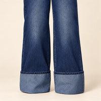 Jean large femme bleu foncé à revers marqués SAKIWE, coloris bleu fonce, revers recadre