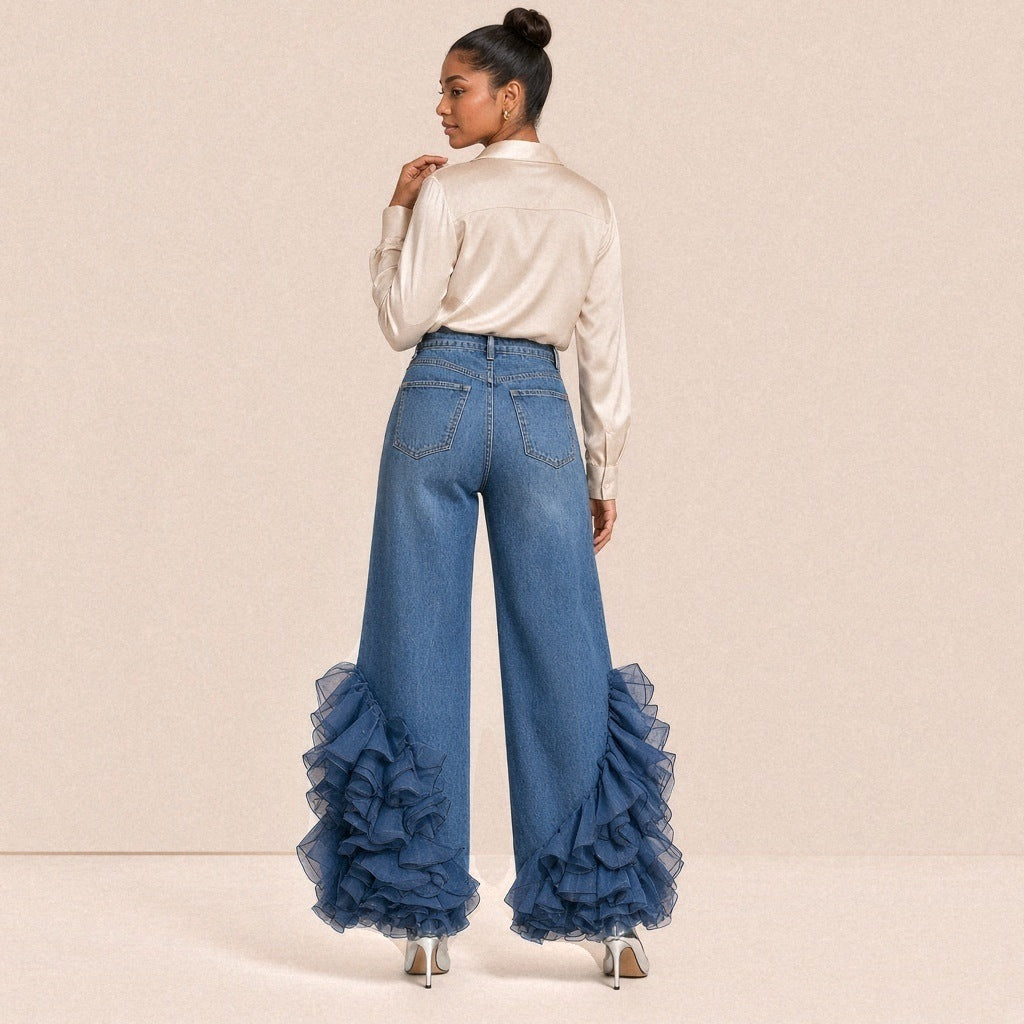 Dos du jean large bleu à volants en tulle SAKIWE avec poches plaquées