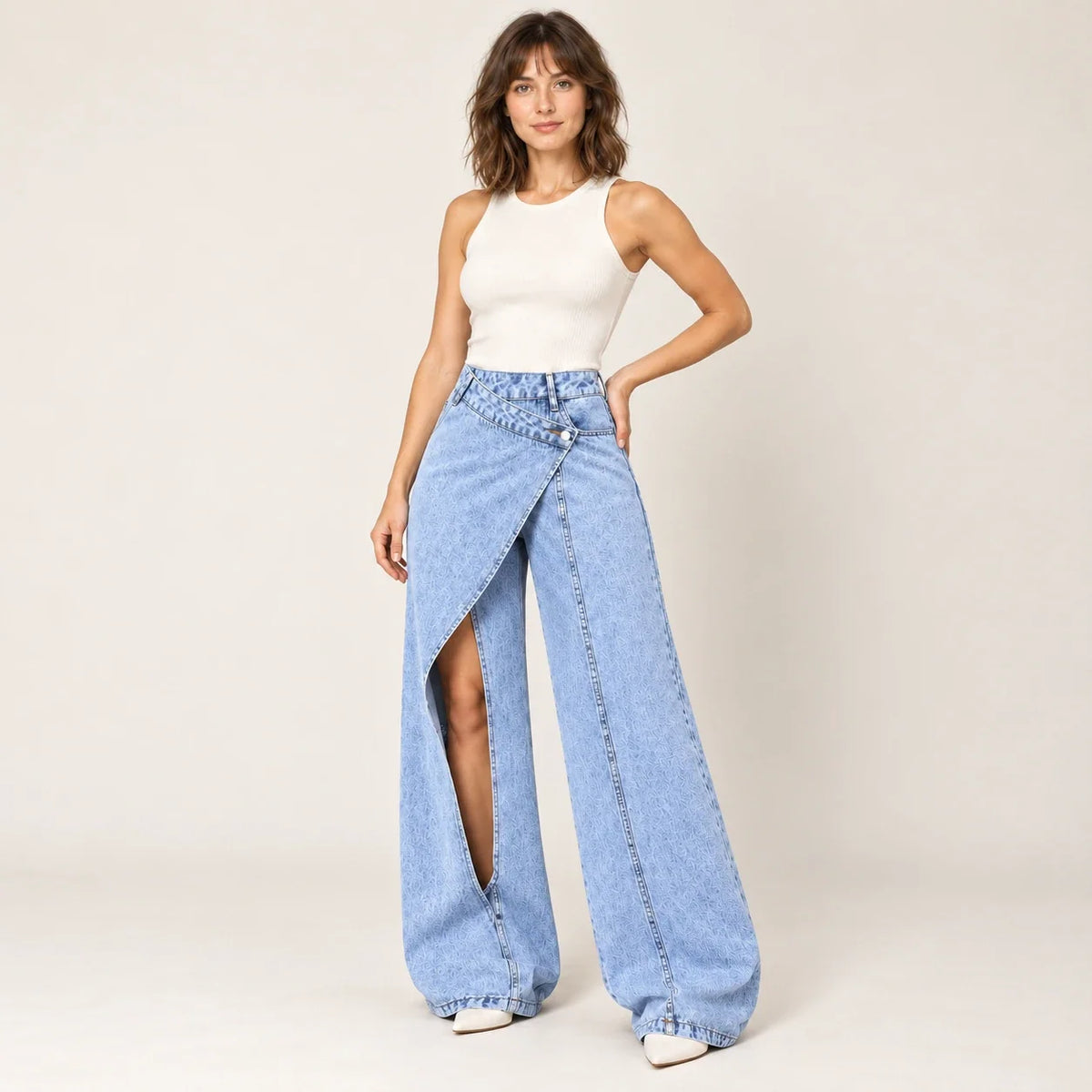 Jean portefeuille bleu clair à jambes larges, vue trois-quarts