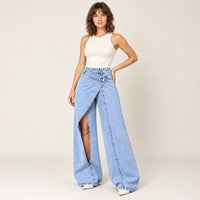 Jean portefeuille bleu clair à jambes larges, vue trois-quarts