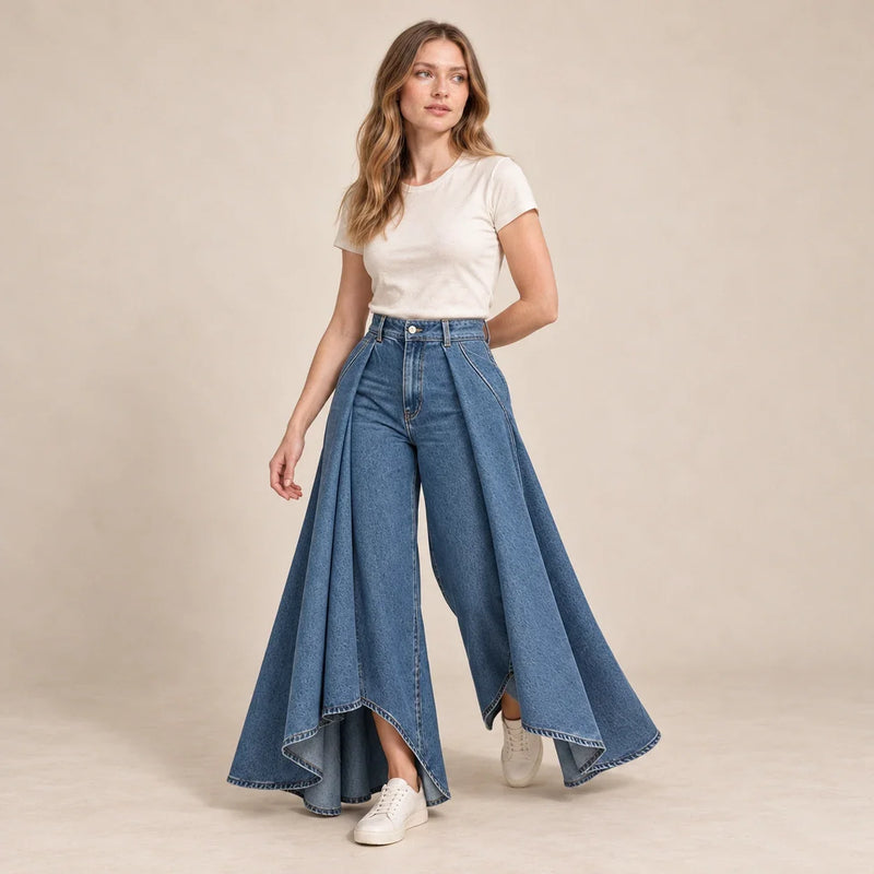 Jean femme très évasé à plis drapés bleu, vue de trois quarts