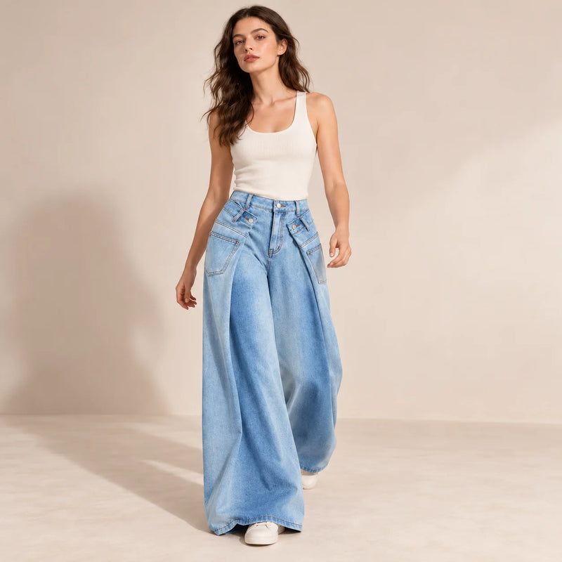 Jean ultra large bleu clair à double ceinture, vue en mouvement