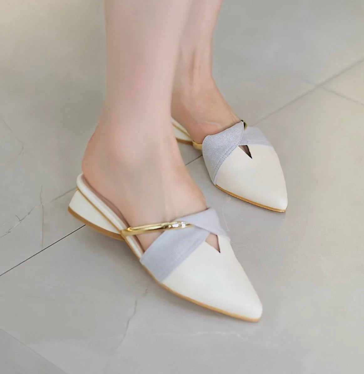 Mules Plates Pointues Brides Dorées — vue 3