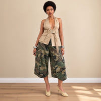 Pantalon cargo large camouflage mi-mollet, vue de face – SAKIWÉ
