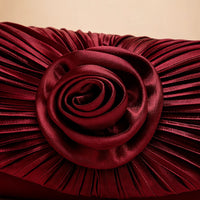 Pochette satin bordeaux détail rosette plissée