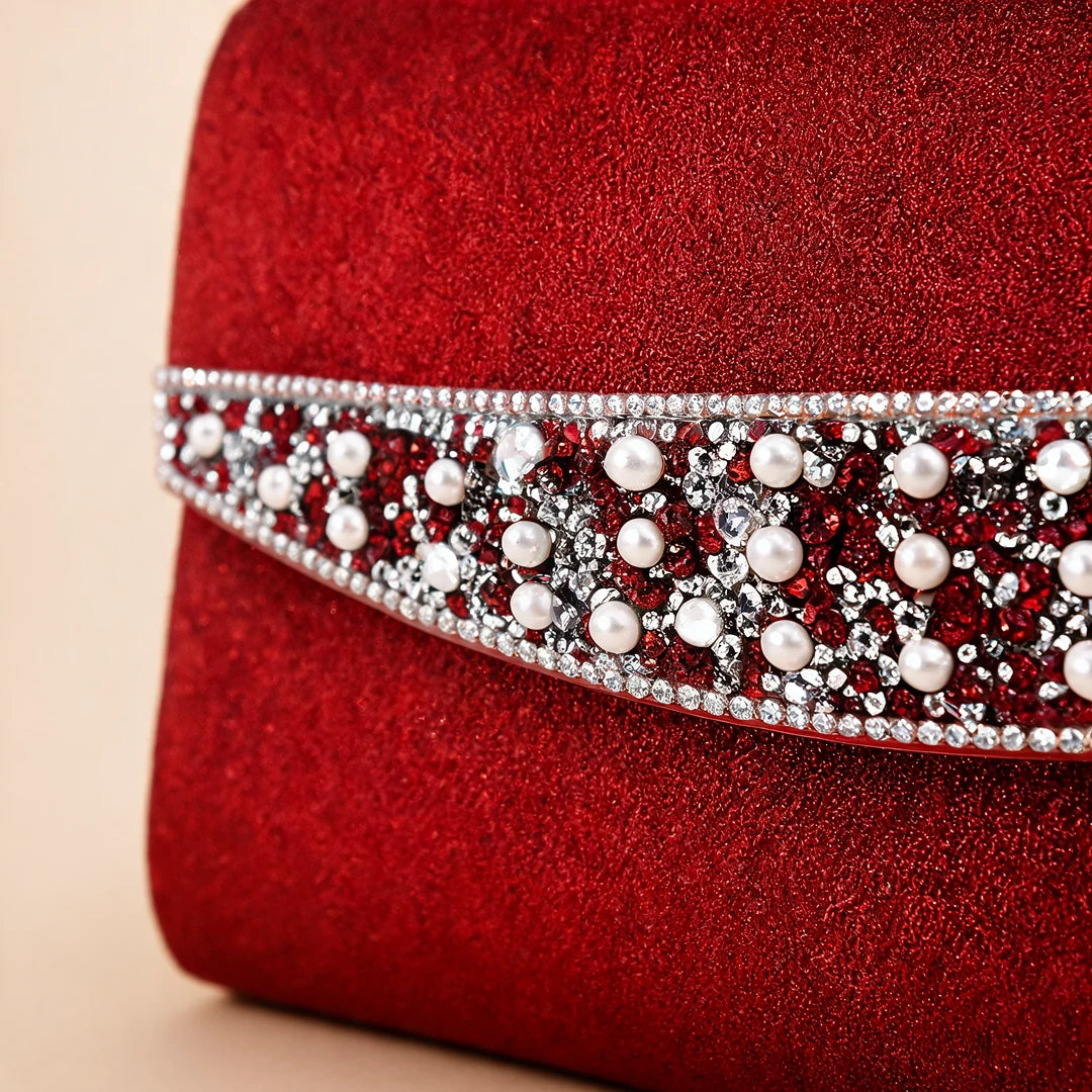 Pochette rouge détail bande cristaux strass