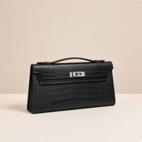 Pochette en cuir mat effet croco SAKIWE noir, seule, vue de trois-quarts