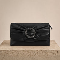 Pochette froncée en cuir à anneau serti de strass et bandoulière amovible