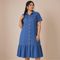 Robe chemise en jean bleu, plan mi-cuisse – SAKIWÉ
