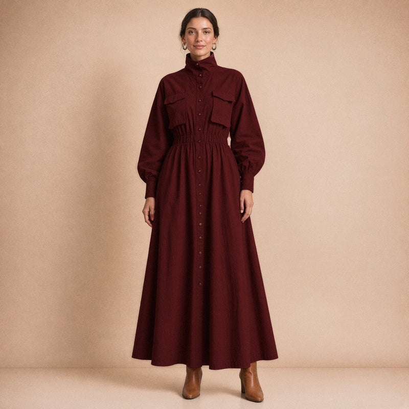 Robe chemise longue à col montant, manches lanterne et taille smockée – Bordeaux, vue de face