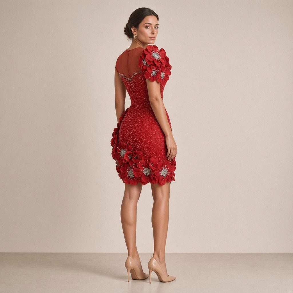 Robe de cocktail courte rouge perlée à fleurs 3D et manches en tulle, vue de dos de trois-quarts – SAKIWE