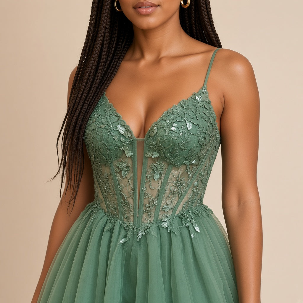 Robe courte en tulle vert sauge à bustier corset en dentelle, détail du bustier en dentelle – SAKIWÉ