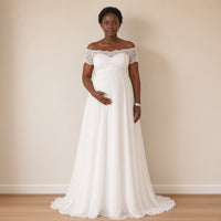 Robe de mariée de grossesse en dentelle et mousseline, blanc, vue de face – SAKIWÉ