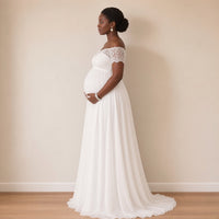 Robe de mariée de grossesse en dentelle et mousseline, blanc, vue de profil – SAKIWÉ