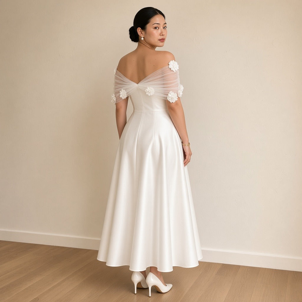 Robe de mariée mi-longue en satin à drapé de tulle fleuri, blanc, vue de dos – SAKIWÉ