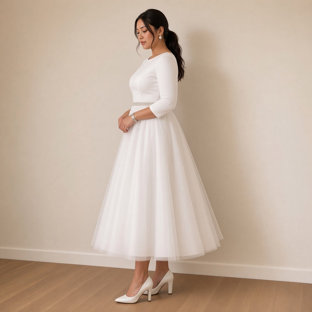 Robe de mariée mi-longue en tulle à manches trois-quarts, blanc, vue de profil – SAKIWÉ