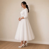 Robe de mariée mi-longue en tulle à manches trois-quarts, blanc, vue de profil – SAKIWÉ