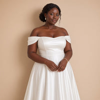 Robe de mariée en satin épaules dénudées, blanc, vue mi-corps – SAKIWÉ