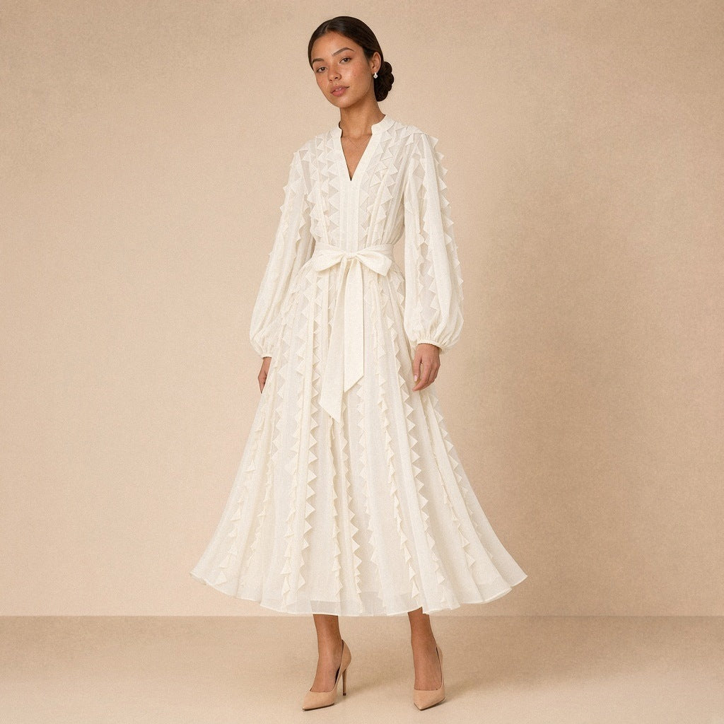 Robe fluide en voile SAKIWE blanc cassé portée, de face
