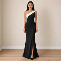 Robe longue asymétrique noire à bande blanche, vue de face – SAKIWÉ