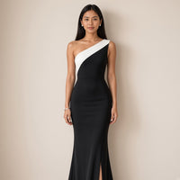 Robe longue noire une épaule, vue mi-corps – SAKIWÉ