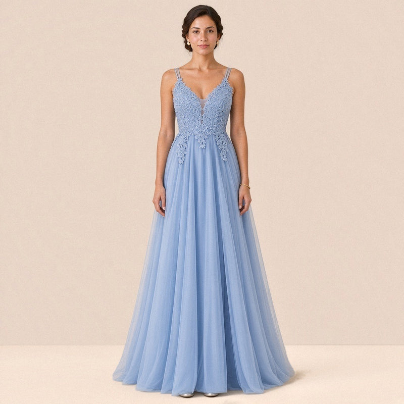Robe longue bleu clair en tulle et dentelle perlée SAKIWE, vue de face