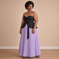Robe longue bustier noir et jupe plissée lilas, vue de trois-quarts – SAKIWÉ
