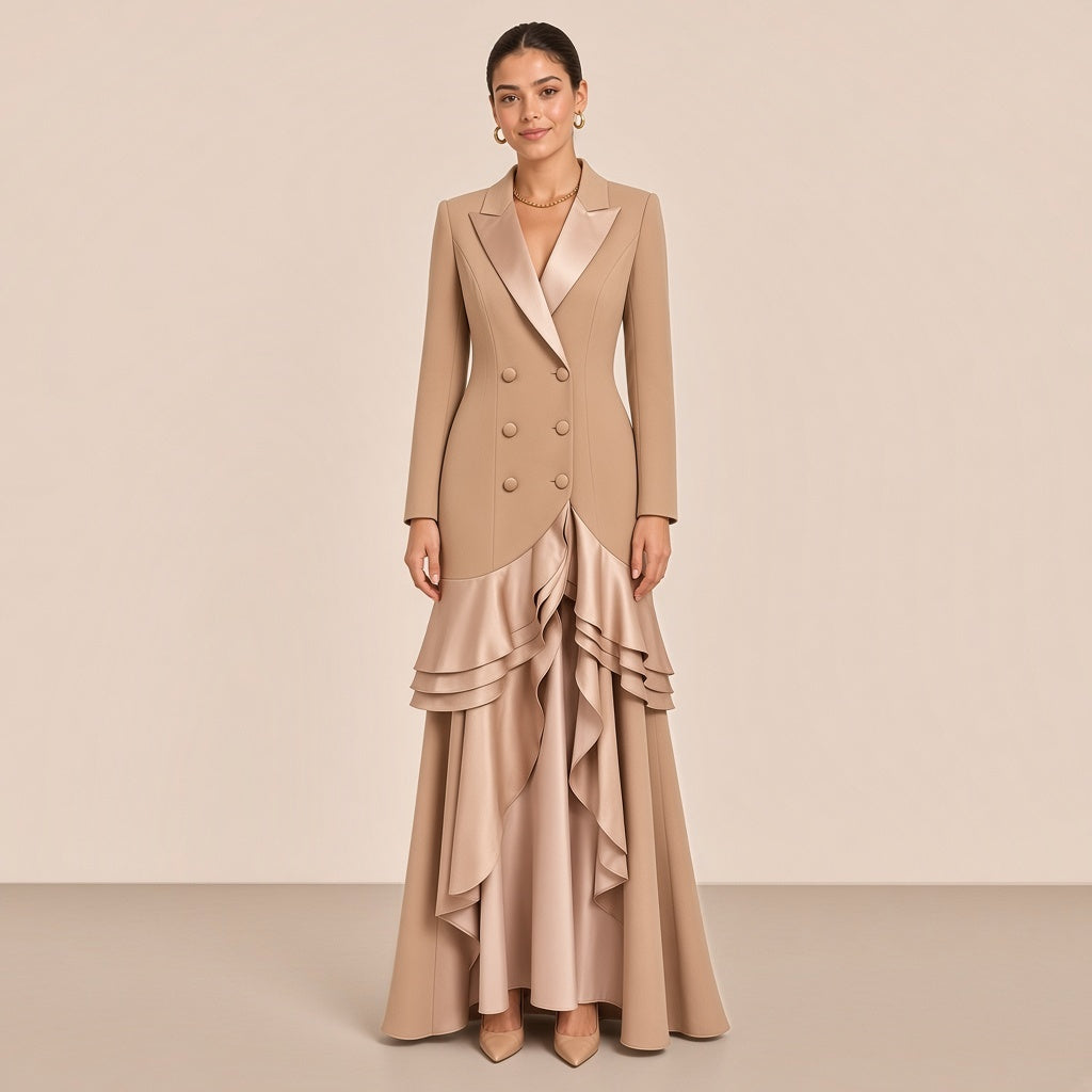 Robe longue tailleur SAKIWE camel à revers en satin et volants, vue de face