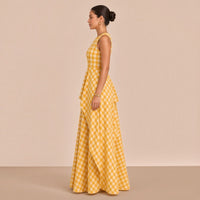 Robe longue en vichy sans manches à surjupe SAKIWE jaune, vue de profil