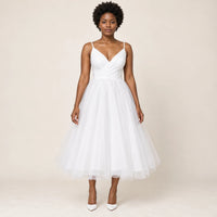 Robe de mariée blanche en tulle à décolleté cache-cœur, vue de face