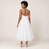 Robe de mariée blanche en tulle, dos ouvert à fines bretelles
