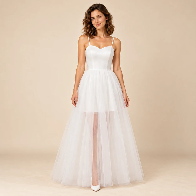 Robe de mariée blanche en tulle à décolleté cœur et bretelles fines vue de face
