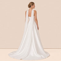 Dos de la robe de mariée bustier en satin blanc SAKIWE et sa traîne