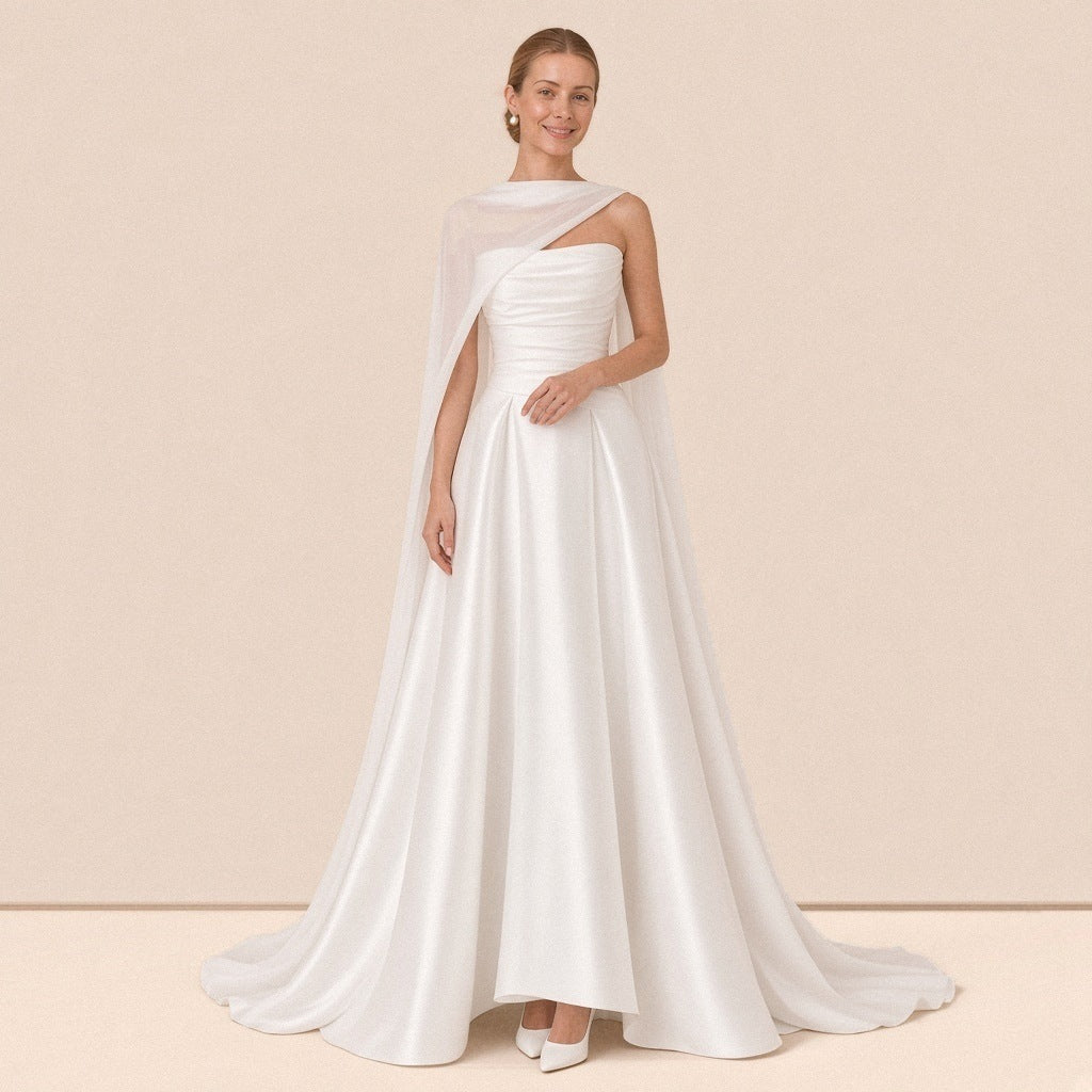 Robe de mariée bustier en satin blanc SAKIWE, corsage froncé et jupe trapèze