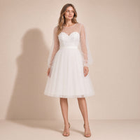Robe de mariée courte en tulle à perles et manches longues