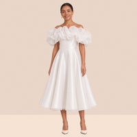 Robe de mariée sous le genou à épaules dénudées et volants en organza