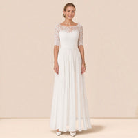 Robe de mariée longue en dentelle à col bateau, manches au coude et jupe plissée