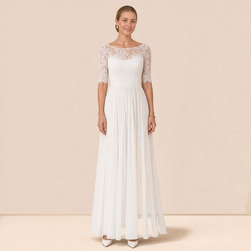 Robe de mariée longue en dentelle à col bateau et jupe plissée, vue de face, SAKIWE
