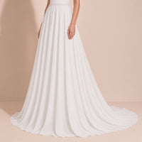 Robe de mariée portée, détail de la jupe en voile fluide et de la traîne