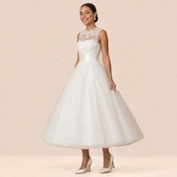 Robe de mariée longueur cheville de trois quarts, taille drapée en satin et jupe ample