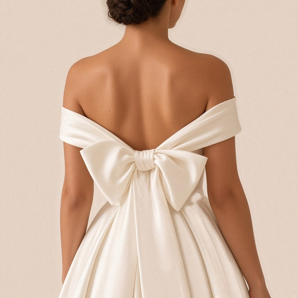 Robe de mariée portée, détail du grand nœud noué au centre du dos