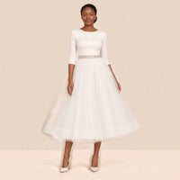 Robe de mariée mi-longue manches 3/4, jupe en tulle et taille perlée
