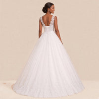 Dos de la robe de mariée : décolleté en V, bretelles en dentelle et laçage corset